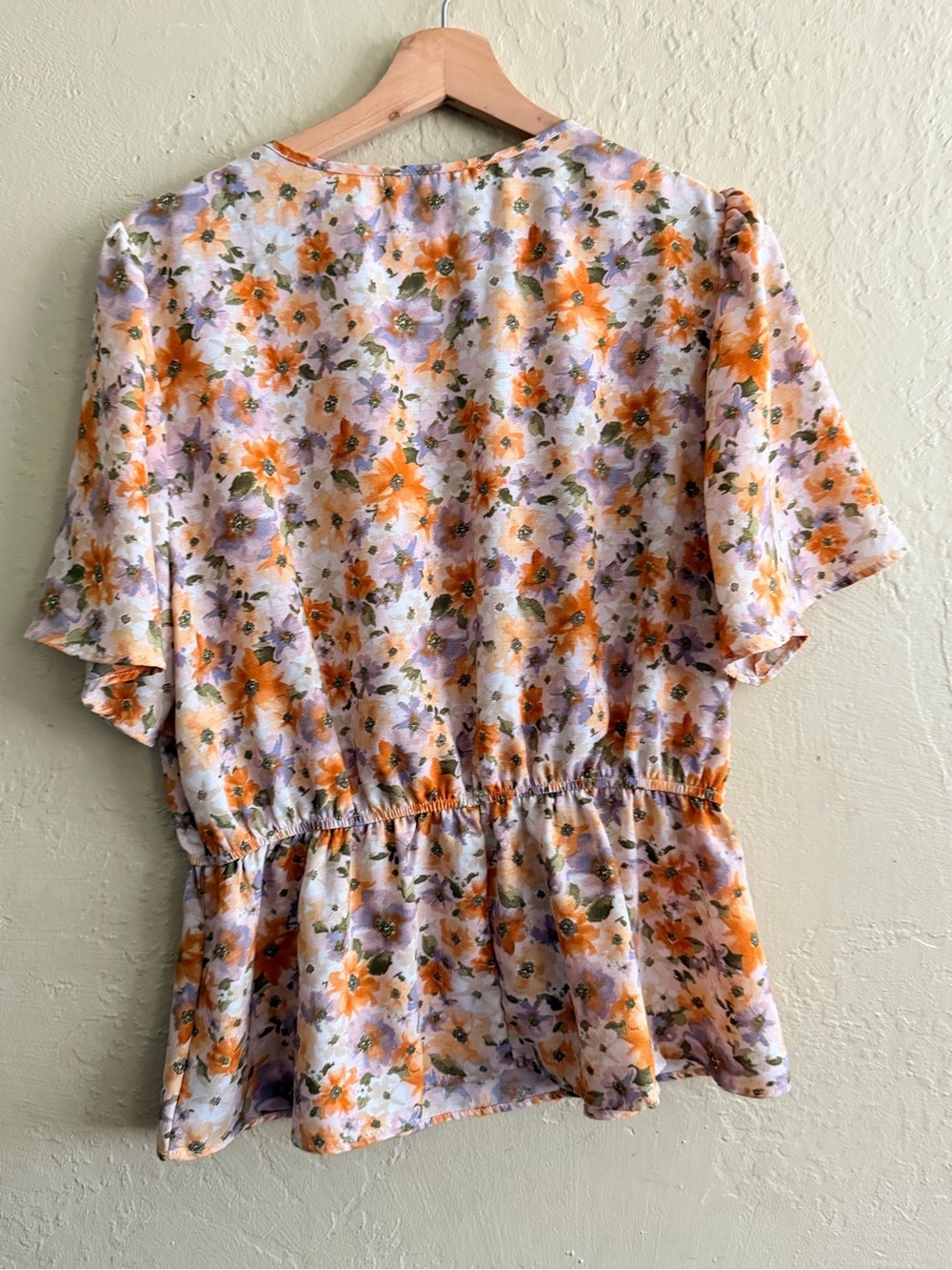 alice + olivia Orange & Lavender Floral V-Neck Peplum Top - Picture 2 of 4